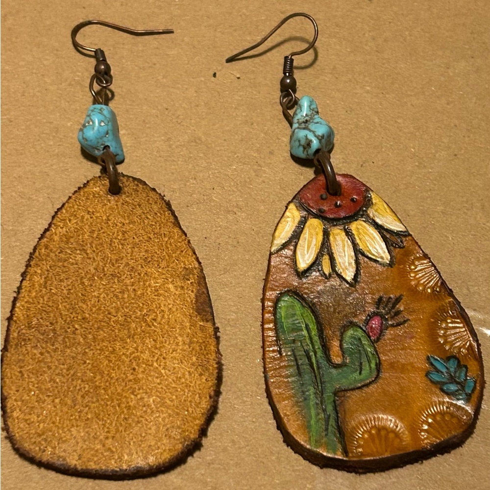 Handcrafted Cactus Earrings with Sunflower Design - Picture 3 of 3